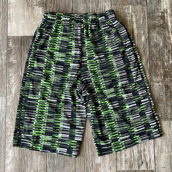 NIKE Boys Dri-FIT Fly Abstract-Print
Shorts, ACTION GREEN/MULTI , XL - Picture 2 of 8